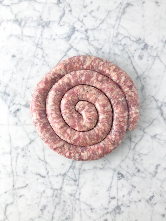 PORC MÉNAPIEN : saucisse fermière aux herbes, coupée à la main