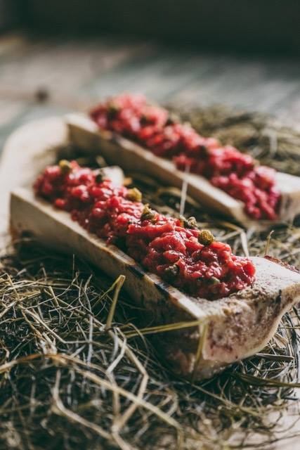 Beef tartare with marrow