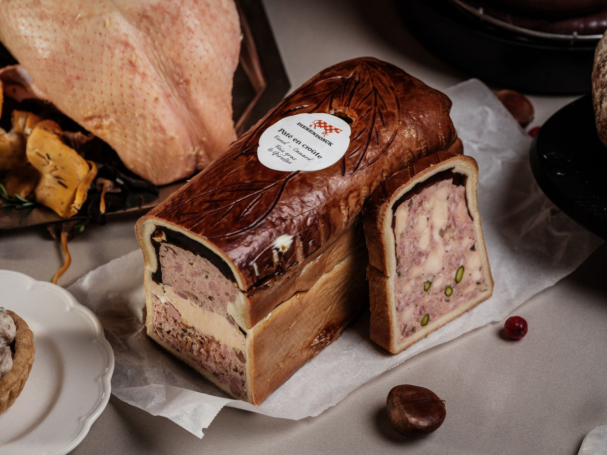 Pâté en croûte van eend met foie gras en girolles